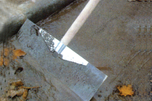 Grattoir lame en acier trempé monté sur manche 1,1 m