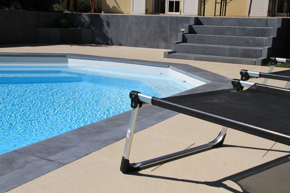 Margelles et marches de piscine — Bauma