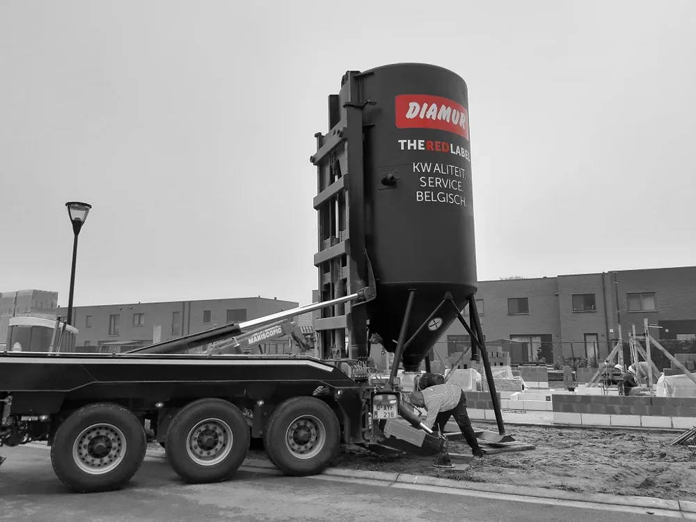 Silo posé par camion porte-silo — Diamur