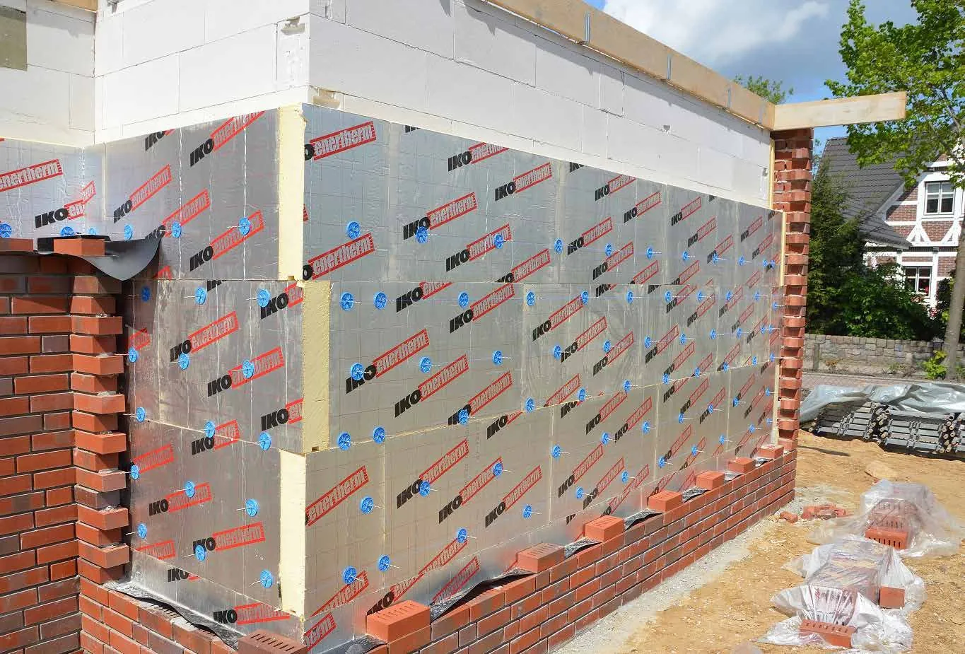 Mur creux isolé en Enertherm — IKO